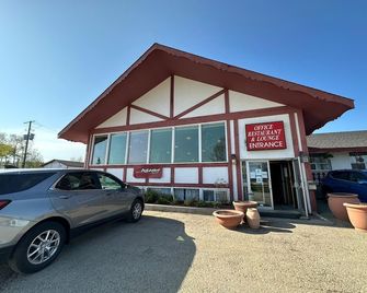 Red Dog Inn - Terrace Bay - Building