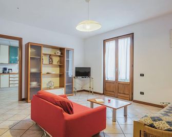 Apartment Ilaria 2 by Interhome - Marina di Massa - Salon