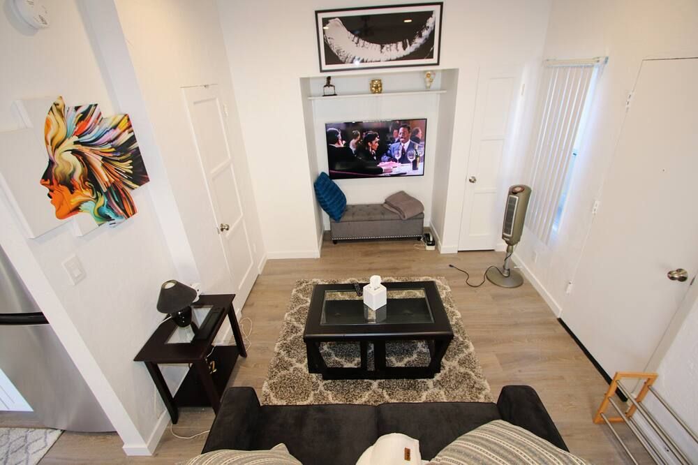 L@@k 2 Minute Walk To The Beach And The Party Street Called 2nd Street! - לונג ביץ' - סלון