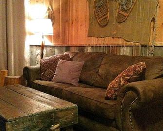 Mini-Moose Cabin-Best Value & Only Minutes to Yellowstone Park! - West Yellowstone - Salon
