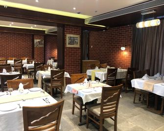 Shelke's Vintage Inn - Thāne - Restaurant