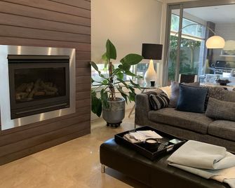 Beachside holiday at its absolute best - McCrae - Living room