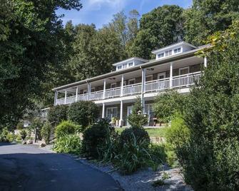 Calhoun House Inn & Suites - Bryson City - Building