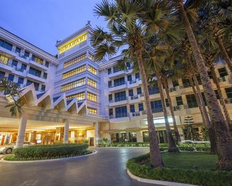 Himawari Hotel Apartments - פנום פאן - בניין