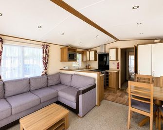 Modern Caravan At Felixstowe Beach Holiday Park In Suffolk Ref 55037Rc - Felixstowe