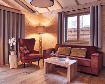 Chalet Landhaus (80 sqm) - cozy, traditional, romantic - Лангенлойс - Вітальня