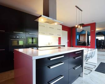 Modern Cottage in Vaux-sur-Sûre with Sauna - Morhet - Cocina