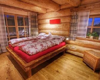 Gemütliche Ferienwohnung (120qm) mit Whirlpoolbadewanne und Balkon - Roding - Спальня