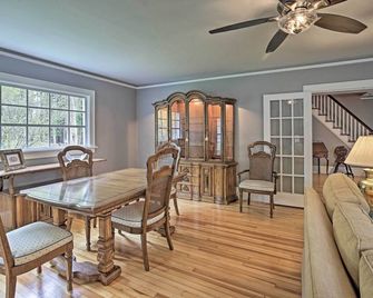 Beautiful Lenox Home, 3 Mi to Shakespeare and Co! - Lenox - Dining room