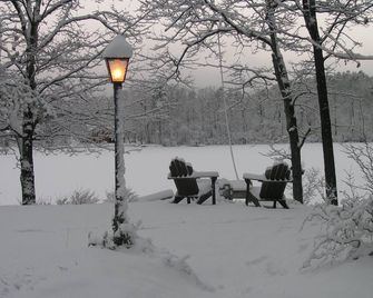 Cozy Lake Ossipee All Season Cabin - Center Ossipee - Patio