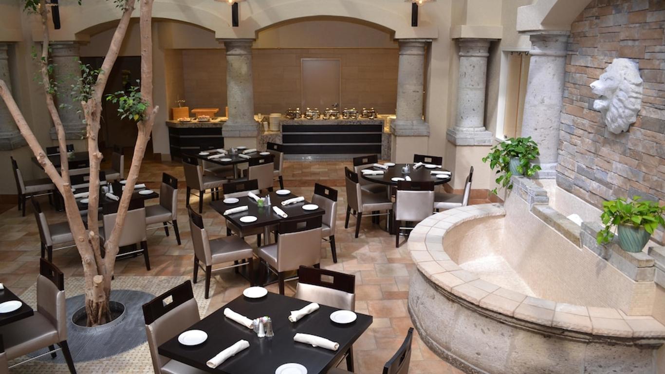 DoubleTree by Hilton Hotel Houston Hobby Airport