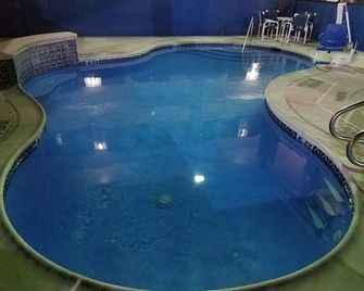 تكساس إن داونتاون ماكالين - ماك ألين - حوض السباحة