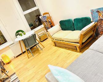 Very Lovely and Central 1-Bed Apartment in London - London - Living room