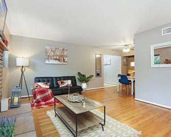 House W/ Backyardnear Dt/Balboa/Zoo/Seaworld. Ac, Bbq. - San Diego - Living room
