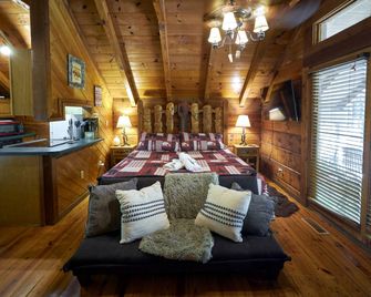 Gatlinburg Area Hottub Cabin - Ladyslipper - Sevierville - Bedroom