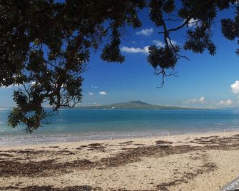 Sea La Vie in the Bays - Auckland - Beach