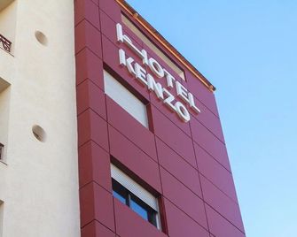 Hotel Kenzo - Sáfí - Budova