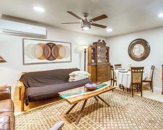 10 Mi to Dtwn Pet-Friendly Sedona Getaway! - Sedona - Wohnzimmer