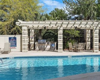 Emerald Paradise 2 Blocks to Beach Rooftop Patio + Pool Access Sleeps 10 - Santa Rosa Beach - Bazén