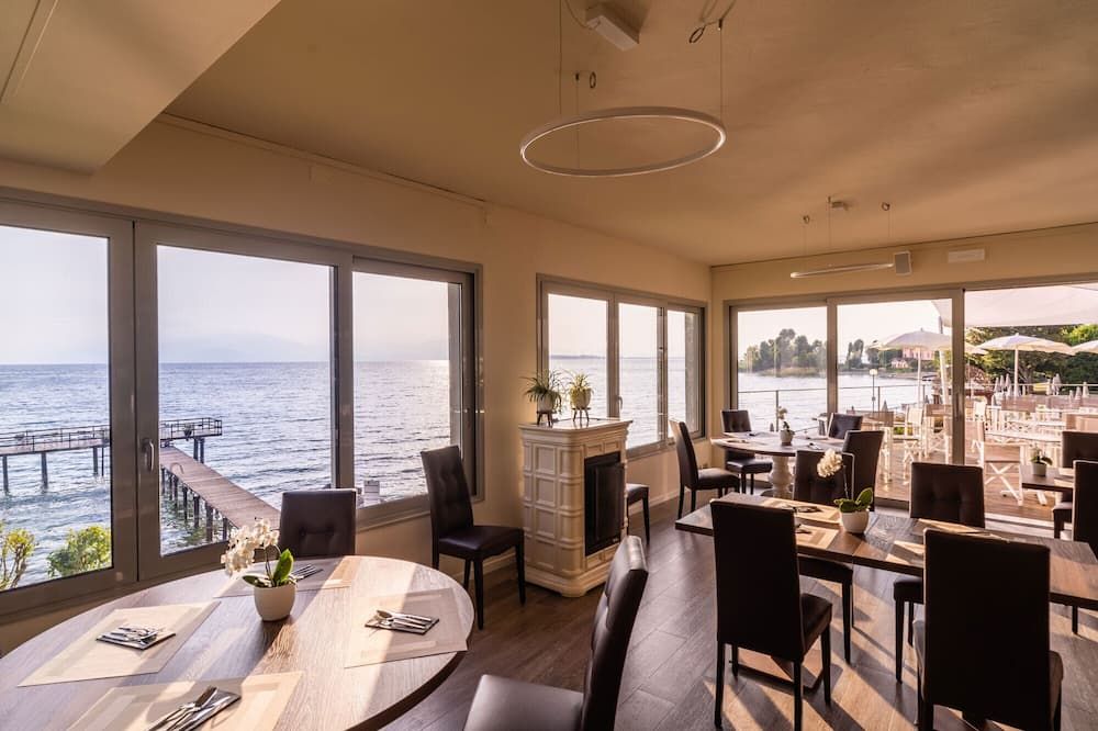 كلوب ديل سولي ديسينزانو بوتيك ريزورت - ديسينزانو ديل غاردا - مطعم