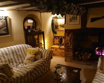 Charming 17Th Century 2-Bed Cottage In Medmenham - Medmenham - Living room