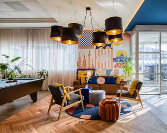 Holiday Inn Express Antwerp City - North By IHG - Anversa - Edificio