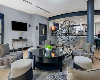 Best Western Plus Bradenton Gateway Hotel - בריידנטון - לובי