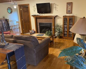 Convenient/Restful Mountain Get-away - Franklin - Вітальня