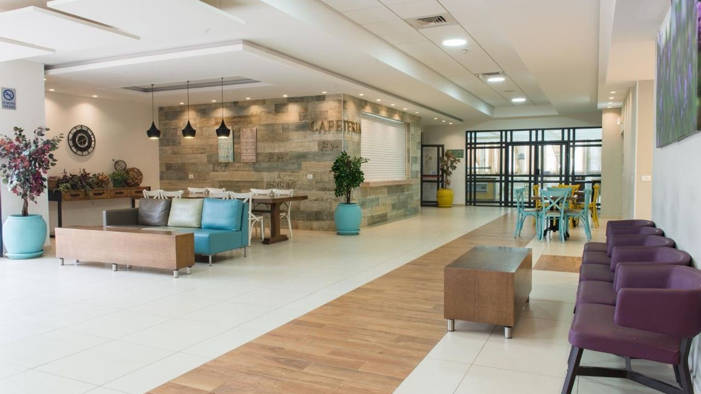 هاي تل هاي هوستل