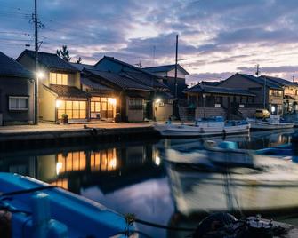 水辺の民家ホテル カモメとウミネコ - 射水市 - 建物