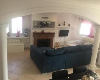 Raquel Koky - Empuriabrava - Huiskamer