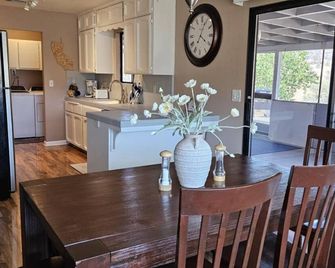 Hilltop Nest — Sequoia and Kings National Park - Squaw Valley (Fresno County) - Comedor