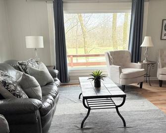 Mill Creek Retreat Scenic Cottage - Antioch - Huiskamer