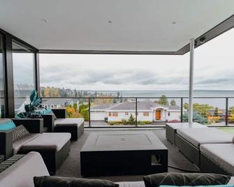 Stunning Panoramic Views Hot Tub Modern 4br Home - Seattle - Balcón