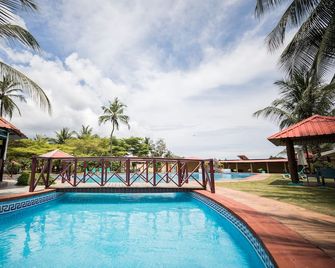 Praia Accommodation - Сан-Томе - Басейн