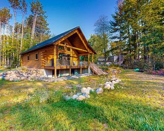 Black Bear Cabin - Tomahawk - Building