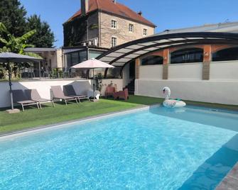 Logis Hôtel -Spa-Restaurant Le Saint Antoine - Lamarche-sur-Saône - Piscina