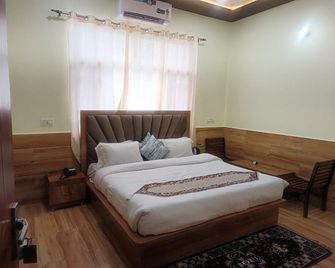 Hotel Shani (Punjabi Rasoi 7) - Barot