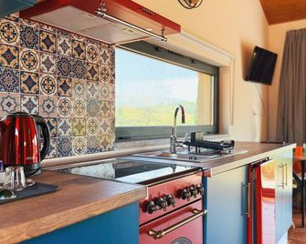 Retreat in the silence of Beira Interior with breakfast included and AC - Telhado - Kitchen