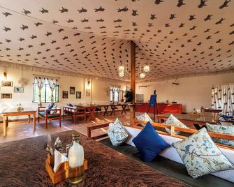 Maa Ashapura Resort - 瑟瓦伊馬托布爾 - 餐廳