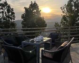 Prakrti-The Nature - Lansdowne - Balcón