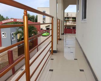 Rhogem Hotel - Takoradi - Balkón