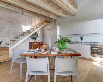 Villa Vetta Marina - Two Bedroom Monte Colombo - Numana - Dining room