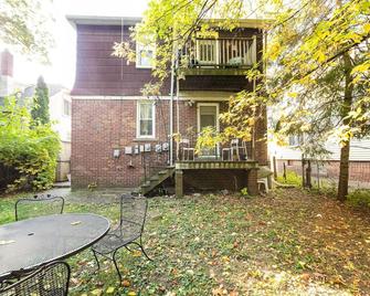 Ferndale Apartment with Yard - Near the Detroit Zoo! - Ferndale - Patio