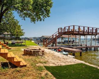 Lakefront Getaway 360 Water View Party Deck - Mabank - Patio