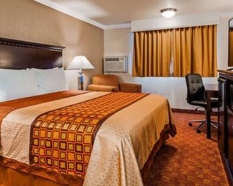 Lompoc Valley Inn and Suites - Lompoc - Schlafzimmer