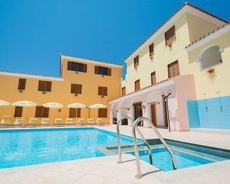 Violet Residence In Orosei - Cala Liberotto - Bazén