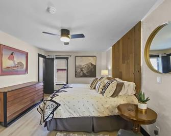 Dog-friendly escape in the heart of downtown Breck & walkable to ski lifts! - Breckenridge - Bedroom