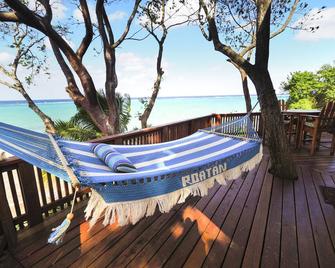 The Pink Orchid: Breathtaking Ocean Views from Waterfront Home - West End - Balcony