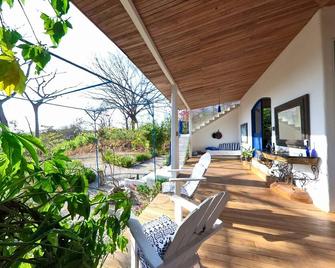 Essential Costa Rica Retreat, hideaway for Real Nature Lovers near to surf spot. - Marbella - Patio